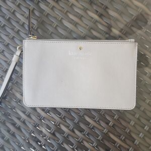 Kate Spade New York Slim Wristlet Wallet – Light Neutral ✨️